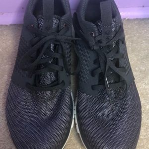 Like New Dark Gray Reebok Tennis Shoes!